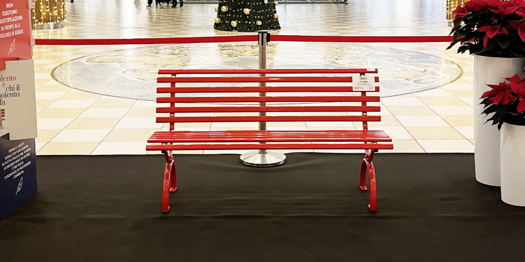 Panchine rosse nella Giornata Internazionale contro la Violenza sulle Donne
